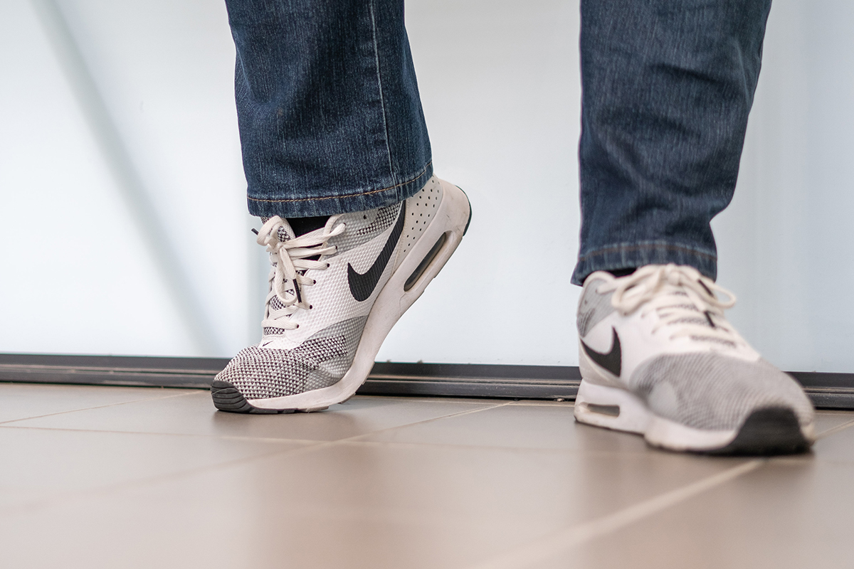 Aleksis Nike lenkkareissa